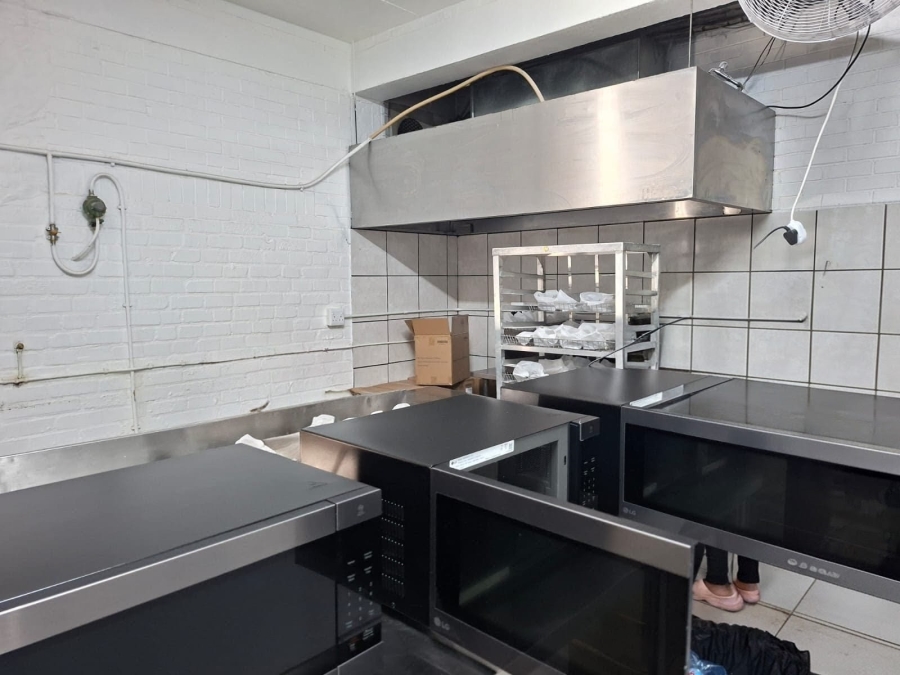 To Let Commercial Property for Rent in Somerset West Western Cape